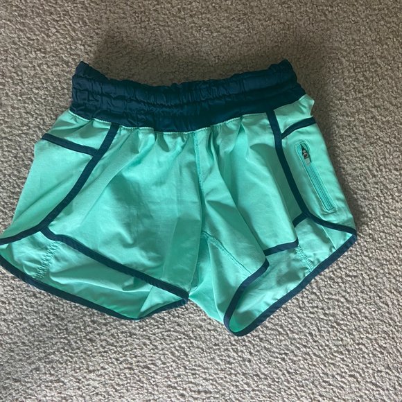Lululemon Athletica Tracker Shorts, Size 4 - Picture 2 of 2